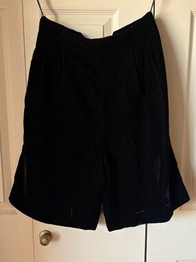 David Brooks | Vintage velvet walking shorts. Size 10. Chic. Boho. Glamorous